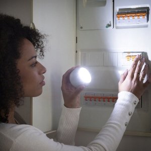 Lampka biurkowa InnovaGoods InnovaGoods Lampka LED przenośna czujnik ruchu Mag 9