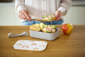 Zeller Plastikowy lunchbox RAINBOW, 19 x 12,5 x 6,5 cm 2