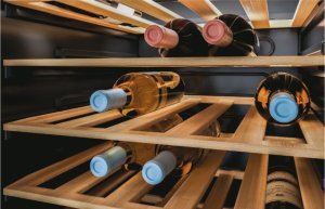 Chłodziarka do wina Candy Candy | Wine Cooler | CWC 154 EEL/NF | Energy efficiency class G | Free standing | Bottles capacity 41 | Black 4