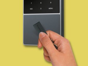 SafeScan Safescan TM—818 MC Czarny Token z czipem, Odcisk palca, Hasło, Karta zbliżeniowa Prąd przemienny TFT Przewodowa sieć LAN 4