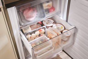 Lodówka Candy Candy Refrigerator | CNCQ2T618EX | Energy efficiency class E | Free standing | Combi | Height 185 cm | No Frost system | Fridge net capacity 235 L | Freezer net capacity 120 L | 38 dB | Inox 20