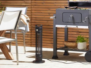 Beliani Elektryczny promiennik wolnostojący halogenowy 1000 W czarny KRAKATOA 2