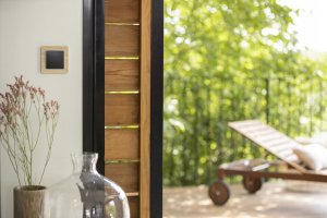 SCHNEIDERE Gniazdo podwójne z uziemieniem Schneider Sedna Design SDD112275 z przesłonami do systemu ramkowego beżowe Design & Elements 7