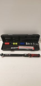 Sourcing 11-piece torque wrench and socket set KS TOOLS 20-200Nm 1/2" 3