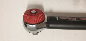 Sourcing 11-piece torque wrench and socket set KS TOOLS 20-200Nm 1/2" 5