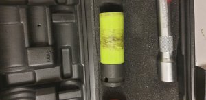 Sourcing 11-piece torque wrench and socket set KS TOOLS 20-200Nm 1/2" 8