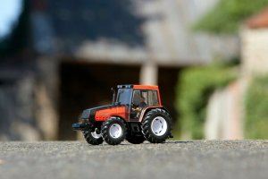 Tomy TOMY Britains traktor Valtra Valmet 8950 43342 5