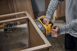 Szlifierka Dewalt BELT SANDER CORDLES DCW220N-XJ 18V 8