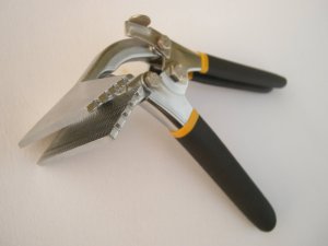 Sourcing Manual sheet metal bending pliers 80 mm, curved. 16