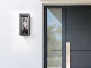 Kinkiet Beliani Lampa ścienna zewnętrzna z czujnikiem ruchu czarna BELTIE 2