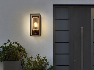 Kinkiet Beliani Lampa ścienna zewnętrzna z czujnikiem ruchu czarna BELTIE 6