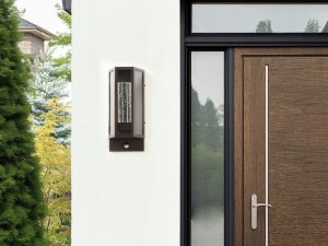 Kinkiet Beliani Lampa ścienna zewnętrzna LED z czujnikiem ruchu brązowa FRUID 9
