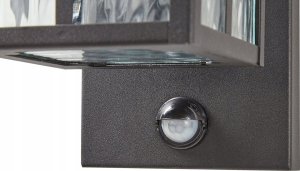 Kinkiet Beliani Lampa ścienna zewnętrzna z czujnikiem ruchu czarna TEVIOT 6