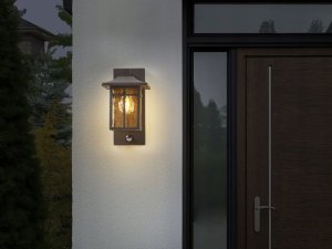 Kinkiet Beliani Lampa ścienna zewnętrzna z czujnikiem ruchu czarna TEVIOT 8
