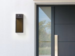 Kinkiet Beliani Lampa ścienna zewnętrzna LED z czujnikiem ruchu szara CARRON 2
