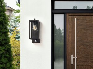Kinkiet Beliani Lampa ścienna zewnętrzna z czujnikiem ruchu czarna MEGGET 8