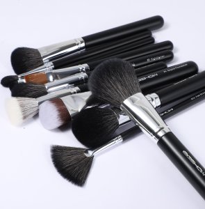 Eigshow Beauty Master Series PRO wie 26 sztuk pędzli Bright Silver 15