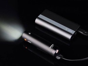 Ravemen Lampka przednia Ravemen CR800 czarna, 700 lumenów, pilot, USB 2