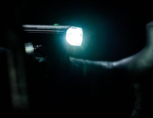 Lezyne Lampka przednia Lezyne Macro Drive+ 1400 lumenów, USB-C 6