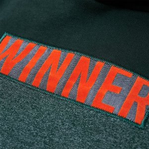vidaXL Bluza dziecięca z kapturem i napisem WINNER, ciemnozielona, 140 4