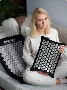 Neo-Sport NeoSport Mata do akupresury z kolcami NS-903 czarno-srebrna 11