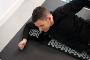 Neo-Sport NeoSport Mata do akupresury z kolcami NS-903 czarno-srebrna 7