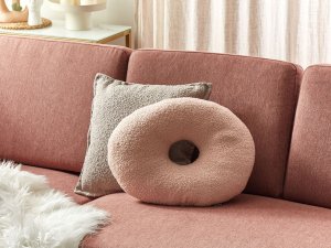 Beliani 2 poduszki dekoracyjne litery teddy różowe HESPERIS 5
