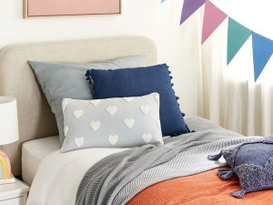 Beliani 2 bawełniane poduszki dekoracyjne w serca 30 x 50 cm szare GAZANIA 3