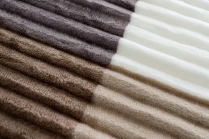 LOZKOHOLICY.PL Sp.z o.o. Sp. K. Koc 160 x 200 Mikrofibra Tłoczona Ivana Pasy 01 4