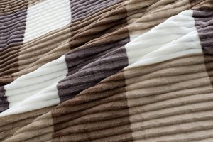 LOZKOHOLICY.PL Sp.z o.o. Sp. K. Koc 160 x 200 Mikrofibra Tłoczona Ivana Pasy 01 5