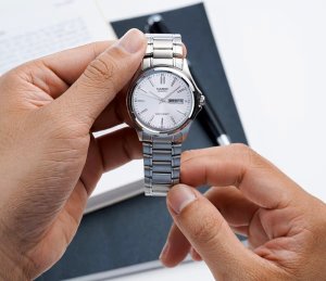 Zegarek Casio Zegarek marki Casio model MTP-1239D kolor Szary. Akcesoria męski. Sezon: Cały rok NoSize 5