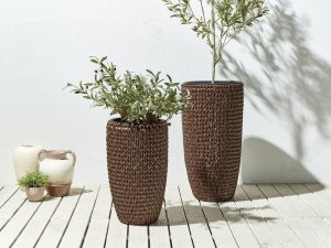 Beliani Zestaw 2 doniczek na kwiaty z technorattanu brązowy CEDRUS 2
