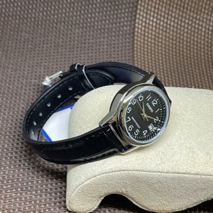 Zegarek Casio Zegarek marki Casio model LTP-V002L kolor Czarny. Akcesoria damski. Sezon: Cały rok NoSize 2