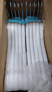 Songmics Wieszaki na ubrania drewno, opakowanie 20, z mostem i wycięciem, 360 ° obrotowy haczyk biały 35 cm CRW06W-20 10