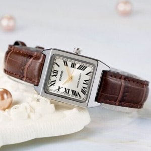 Zegarek Casio Zegarek marki Casio model LTP-V007L-9B kolor chocolate brown. Akcesoria damski. Sezon: Cały rok NoSize 3