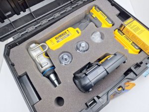 Dewalt AKUMULATOROWY ROZSZERZACZ DO PEX KALIBRATOR 18V XR 2*2.0AH 9