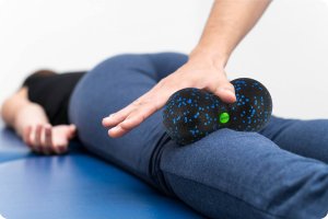 Neo-Sport Podwójna piłka do masażu i fitness NS-966 czarno-niebieska 12