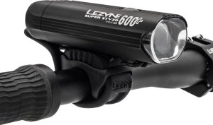 Lezyne Lampka przednia Lezyne Super Drive 600+, certyfikat StVZO, odcięcie 5