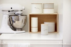 Riess RIESS - Pojemnik kuchenny z drewnianą pokrywą 2,2l Light Grey 10