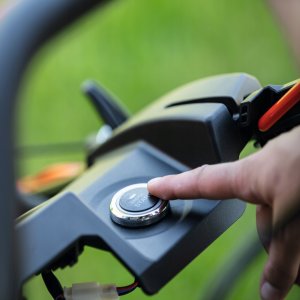 Kosiarka spalinowa Scheppach Kosiarka spalinowa Scheppach MS225-53E elektrostart + olej + nóż 2