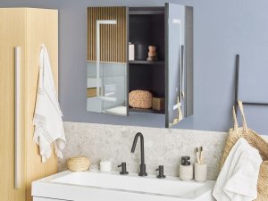 Beliani Szafka łazienkowa wisząca z lustrem LED 60 x 60 cm czarna MAZARREDO 2