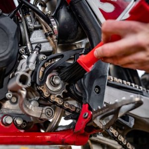 K2 K2 SZCZOTKA DO CZYSZCZENIA ŁAŃCUCHÓW SZCZOTKA DO CZYSZCZENIA ŁAŃCUCHÓW 10