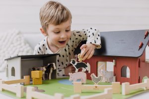 Micki Farma drewniana w stylu szwedzkim ze zwierzątkami Micki 2