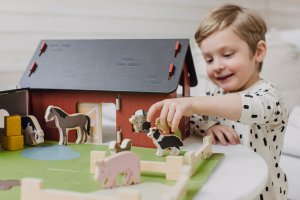 Micki Farma drewniana w stylu szwedzkim ze zwierzątkami Micki 7