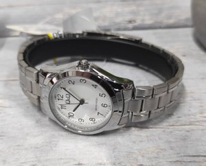 Zegarek Q&Q Zegarek C55A-001P Damski Klasyczny Srebrny 30M 2