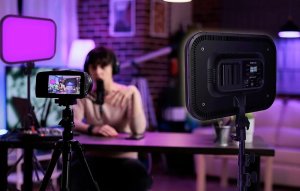 Zestaw studyjny Neewer Zestaw studyjny Neewer RGB168 RGB LED, dwie lampy 60W 2500-8500K + statywy 3