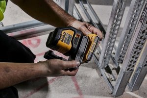 Dewalt DEWALT.LINE LASER 18V   DCLE34021D1 1x2.0Ah GREEN 6