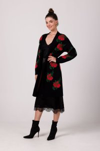 BE Knit BK102 Długi kardigan w róże - czarny (kolor czarny, rozmiar uni) 1