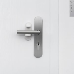 Reer Zabezpieczenie zamknięcie blokada klamki drzwi samoprzylepne taśma 3M REER 8