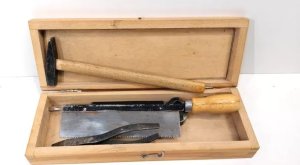 Zestaw narzędzi King Tony ZESTAW NARZĘDZI KING TONY, NASADKI, BITY, WKRĘTAKI, KLUCZE, SZCZYPCE, MŁOTEK 77 cz. W WALIZCE King Tony 5